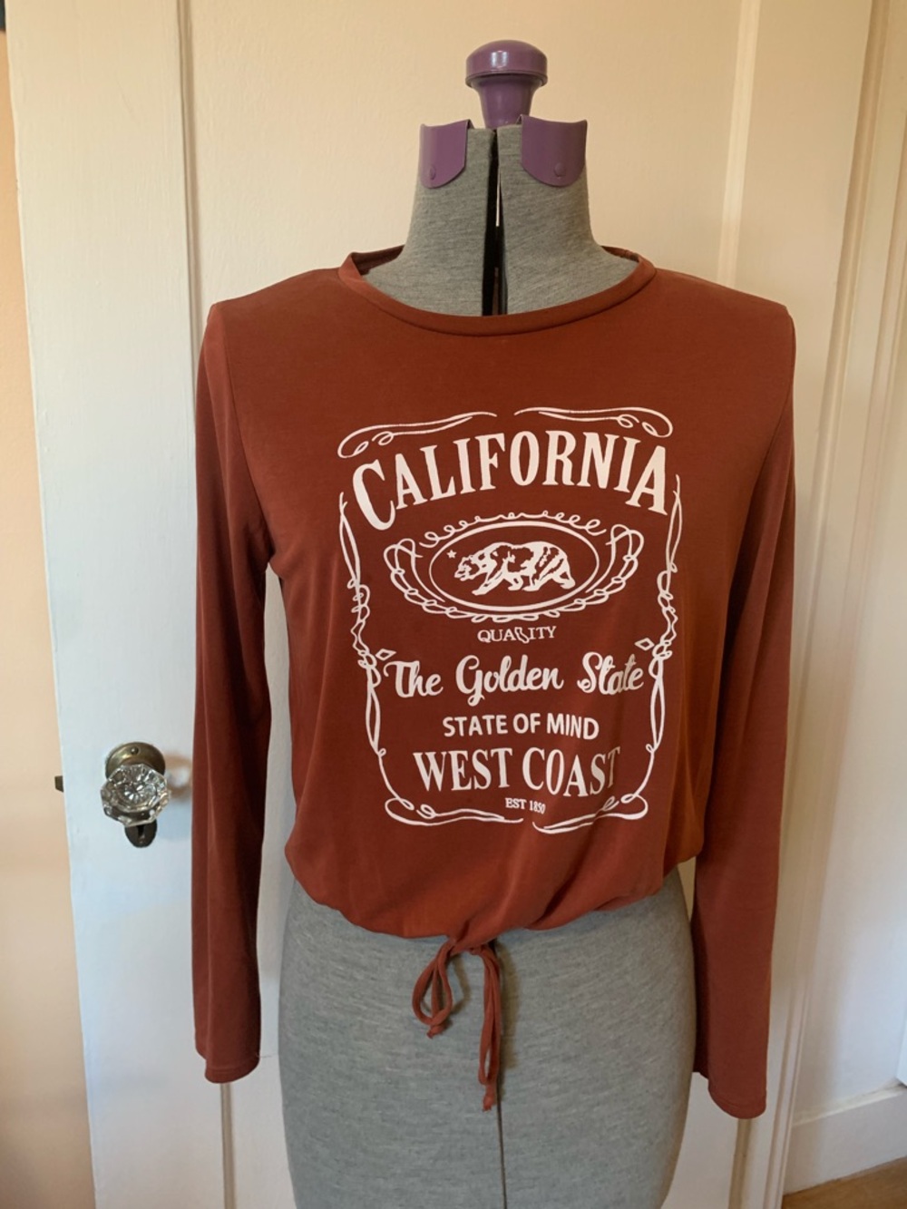Ragdoll M T-Shirt Long Sleeve California Graphic Cropped Tie Waist Rust Orange
